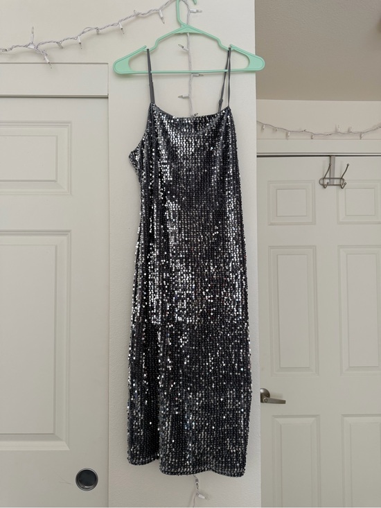 Forever 21 Dresses & Skirts - Silver Sequin Bodycon Dress